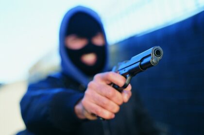 Los presuntos delincuentes, que propinaron 6 disparos al vehículo en el que se movilizaba el ciudadano canadiense, tenían 22 y 28 años.