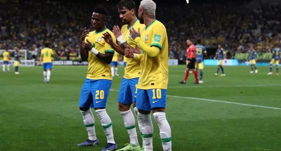 Foto de Vinicius (izq.), Lucas Paqueta (centro) y Neymar, en nota de qué destacó Neymar del gol contra Colombia.