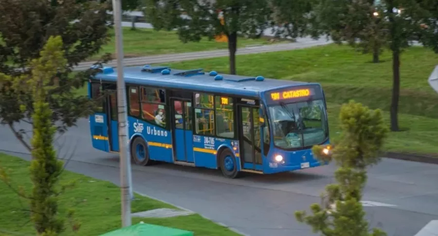 Imagen de referencia de un bus del SITP.