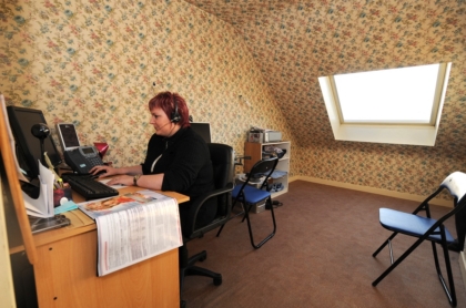 Imagen de mujer en teletrabajo ilustra artículo Alemania contempla volver al teletrabajo por coronavirus