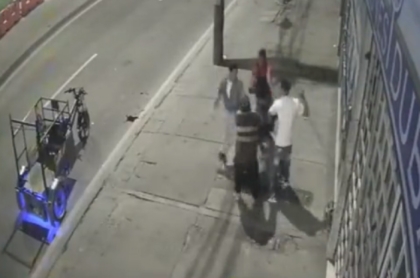 Hombres detuvieron a ladrón en Bogotá y terminaron atracados por otra banda