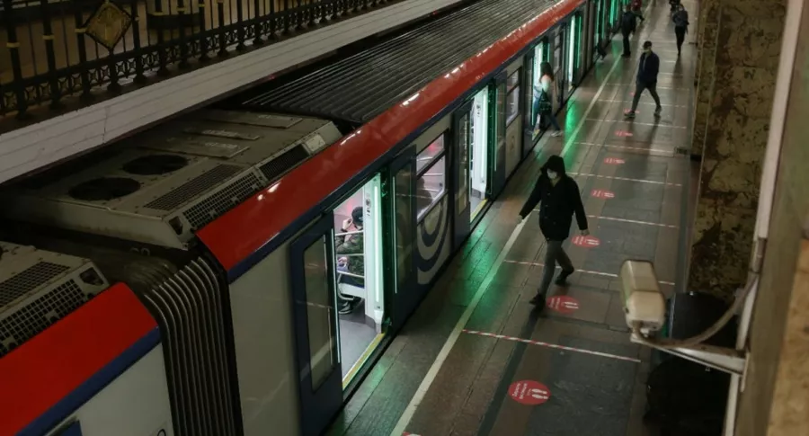 Hombre muere arrollado por metro de Moscú al intentar salvar la vida de suicida