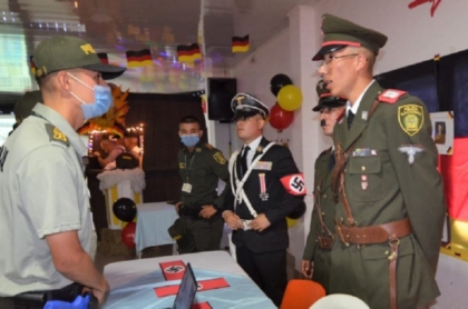 Policías de Tuluá se disfrazaron de nazis y Hitler en evento cultural