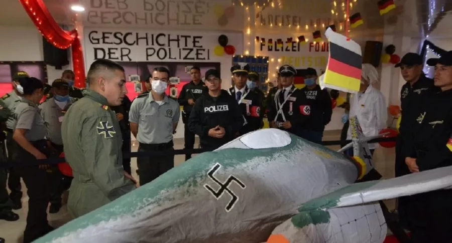 Símbolos y disfraces nazis se vieron en un acto de la Policía en Tuluá.