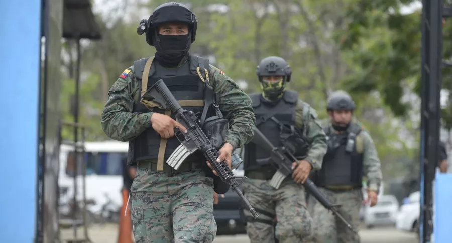 Imagen de militares de Ecuador ilustra artículo Ecuador prolonga 30 días estado de excepción por violencia a causa del narco
