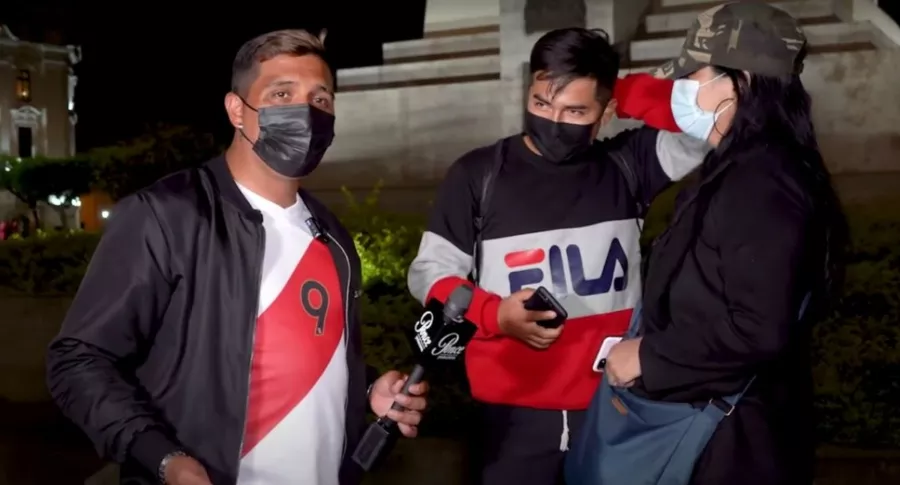 Video: Encaran a youtuber de 'Exponiendo infieles' en Perú en plena plaza