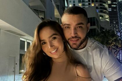 Paola Jara y Jessi Uribe en Miami, a propósito de que él mostró su WhatsApp y cómo tiene guardada a su novia en el celular..jpg
