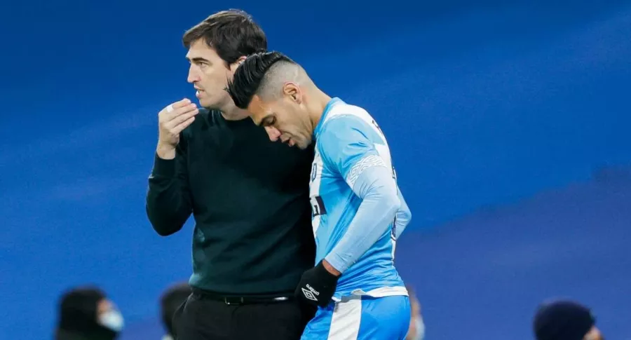Foto de Falcao García y su DT en Rayo Vallecano, en nota de cómo va lesión del jugador y qué dijo el técnico.