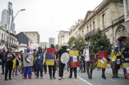 En las últimas protestas del Portal de las Américas varios policías han resultado heridos en su piel por ese liquido y han sido atacados con bombas molotov