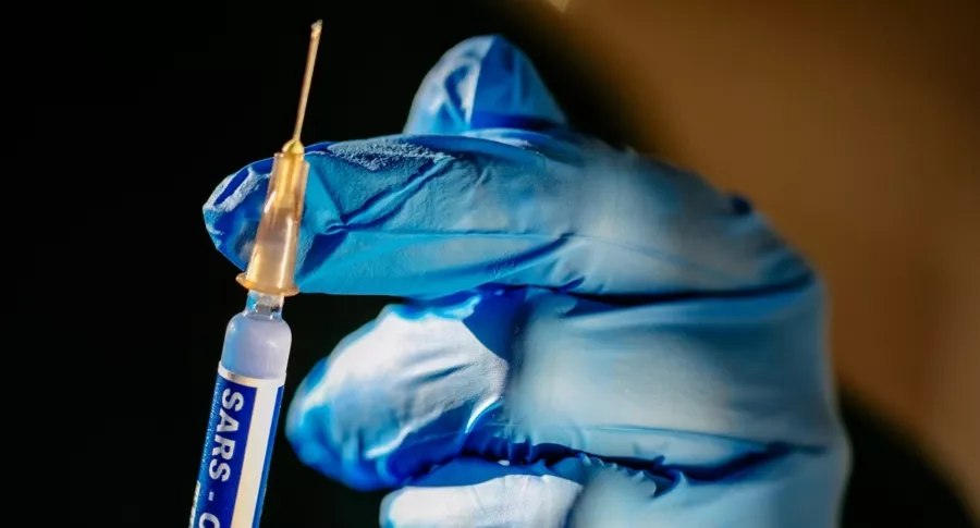 Imagen de vacuna que ilustra nota; Nueva vacuna contra COVID-19 de Alemania muestra alta eficacia