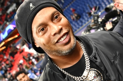 Ronaldinho, que podría volver a la cárcel, esta vez en Brasil por una deuda con su exmujer.