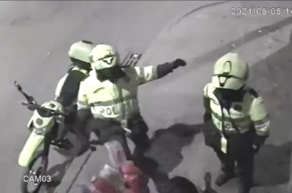 Video de policía agrediendo a una vendedora de tintos en Patio Bonito, Bogotá.