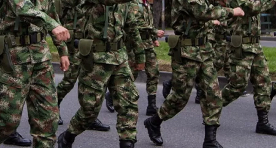 Imagen de militares que ilustra nota; Ejército Nacional cambia de uniforme y ahora tendrá tono verde oscuro
