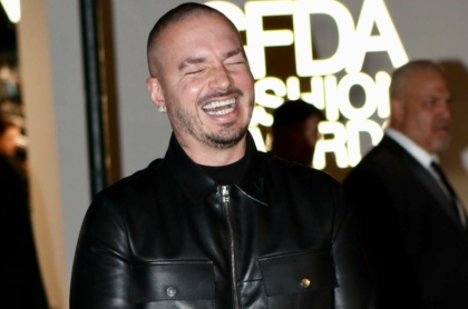 Foto de J Balvin, en nota de cómo mostró a su bebé desnudo, qué dijo del niño y qué le comentaron.