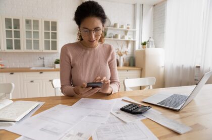 Salario mínimo en Colombia sí alcanza para comprar lo básico, según estudio