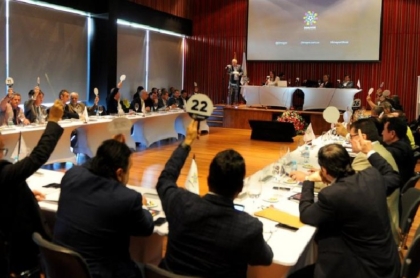 Superintendencia de Industria y Comercio investigará a Dimayor y a 16 equipos del fútbol colombiano para saber si impidieron la transferencia de futbolistas.