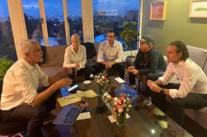 Reunión de Coalición de la Experiencia, que recibiría a Óscar Iván Zuluaga.