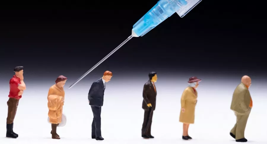 Imagen de vacuna ilustra artículo Vacunas actuales contra COVID-19 podrían ser ineficaces ante variante ómicron