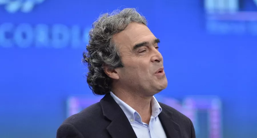 Sergio Fajardo sigue en candidatura presidencial; ataca a Contraloría