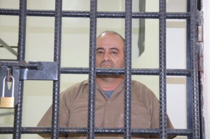 En la imagen, Alias 'Otoniel' tras las rejas, luego de ser capturado por la Policía e imputado por narcotráfico.