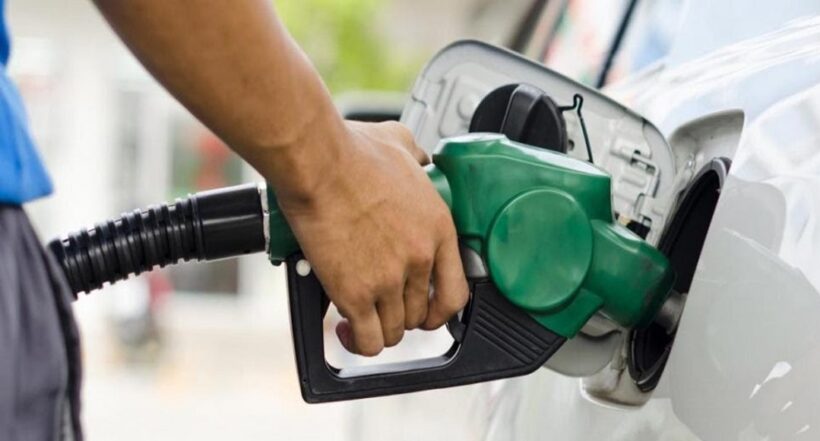 Imagen de dispensador de gasolina ilustra artículo Por qué tanquear el carro con gasolina corriente o extra