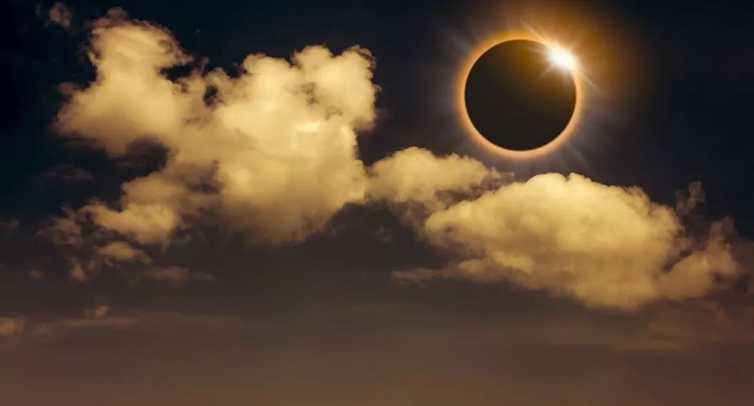 Hora exacta para ver el eclipse solar en Colombia hoy: cómo ver por internet fácil y rápido