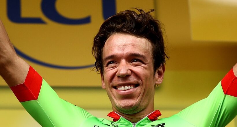 Rigoberto Urán en el podio después de ganar la etapa 9 del Tour de Francia 2017, a propósito de quién es Juan pablo Urrego, actor que lo interpretará en la bionovela de 'Rigo' de RCN.
