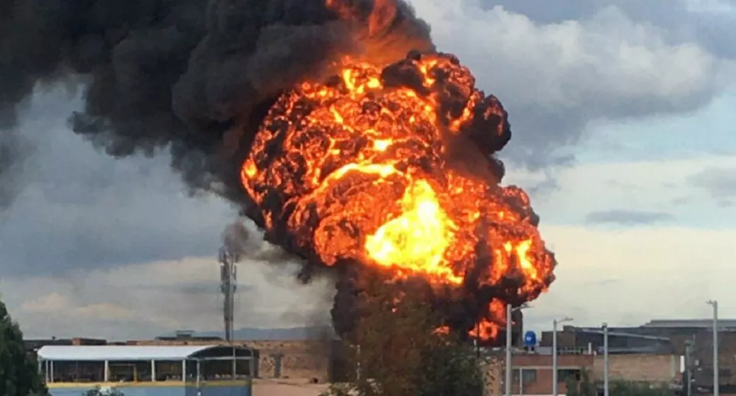 Incendio en Bogotá en bodegas y empresa de químicos 