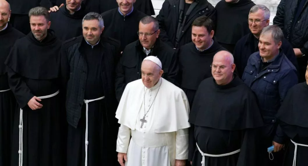 Papa Francisco defiende a obispo que intimó con una mujer: No hubo pecado grave