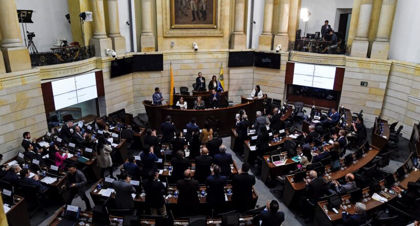 Imagen del Congreso de Colombia ilustra artículo Congreso aprobó ley con duras penas a periodistas que hablen de funcionarios