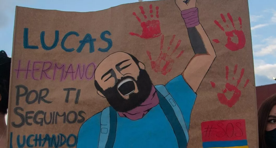 Imagen de pancarta de Lucas Villa que ilustra nota; Asesinato Lucas Villa fue organizado, según análisis de Cero Setenta