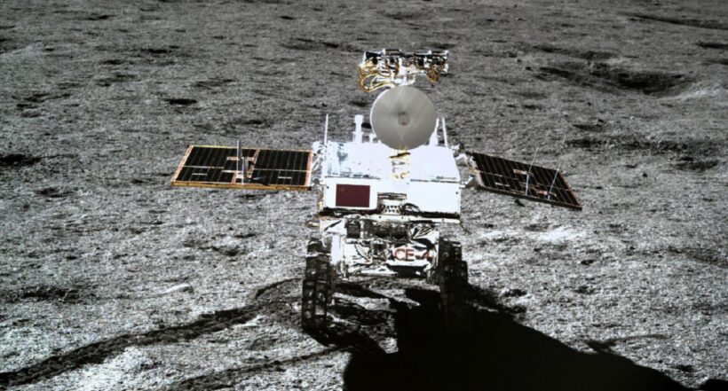 La sonda lunar china Yutu-2, que divisó un raro objeto cuadrado en la luna.