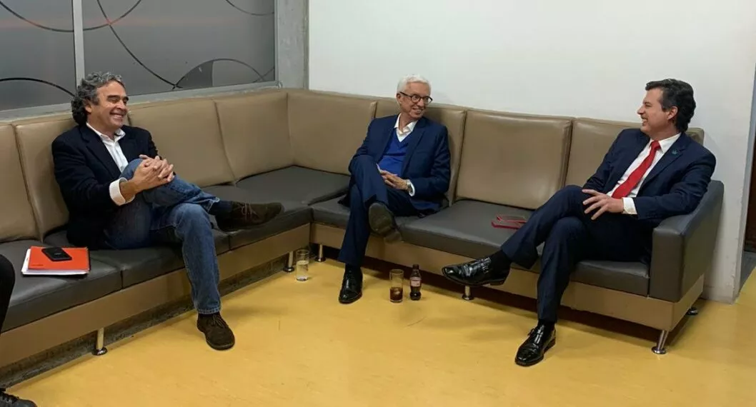 Sergio Fajardo, Jorge Robledo y Juan Manuel Galán, en el debate de Noticias Caracol.