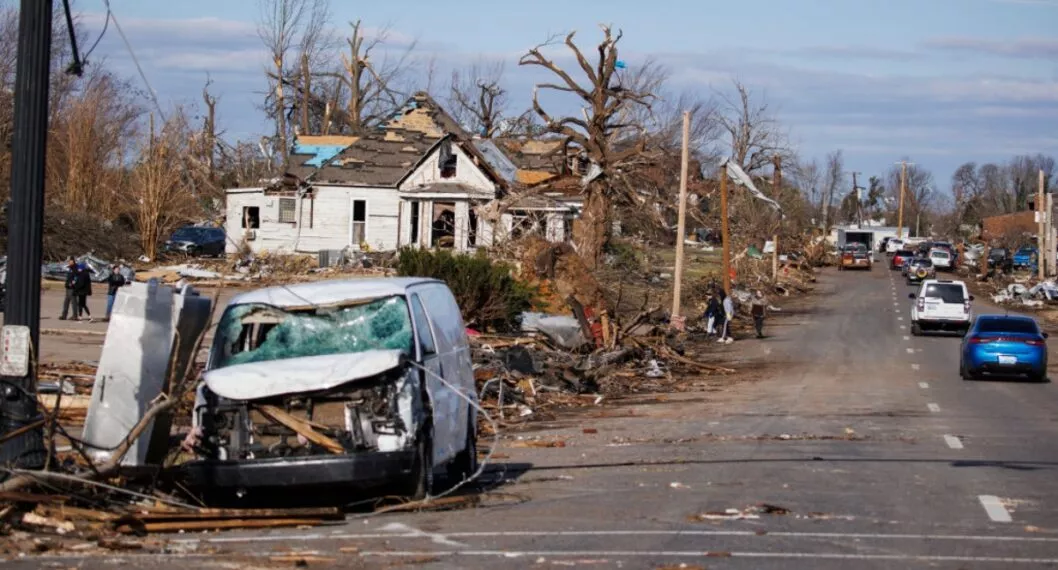 Unas 400.000 familias de 8 estados aledaños a Kentucky fueron afectadas por los fuertes vientos y tormentas, que produjeron el corte del servicio eléctrico