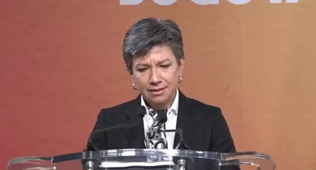 Video de Claudia López llorando en un evento público por informe sobre masacre policial en Bogotá.