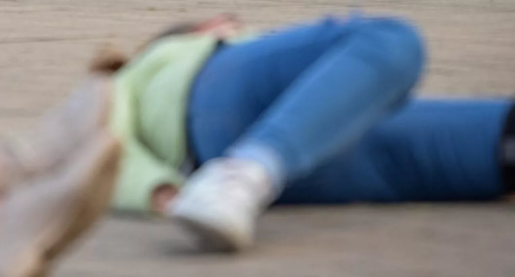 Imagen de persona tirada en el piso ilustra artículo Nueva masacre deja tres universitarios muertos en Buga (Valle del Cauca)