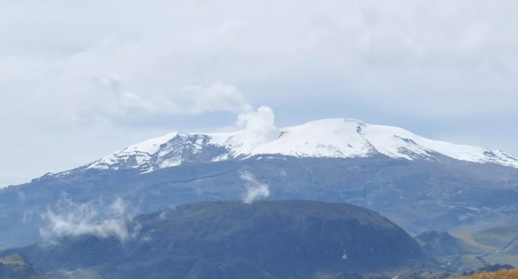 Imagen de Nevado del Ruiz, que tiene en alerta a habitantes de Manizales y Caldas