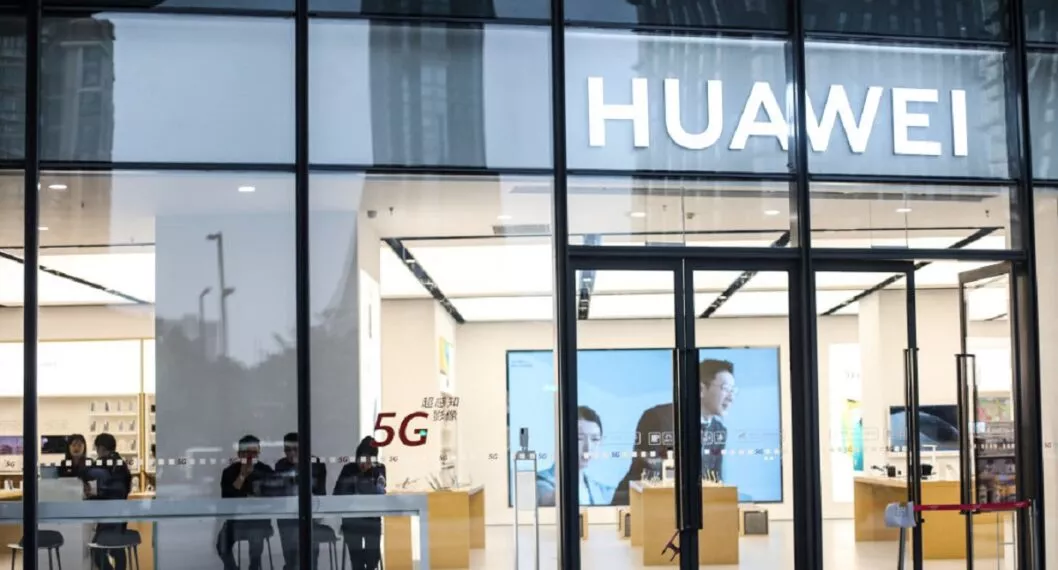 Tienda de Huawei donde se pueden conseguir los nuevos artículos como el reloj y los audífonos inteligentes 