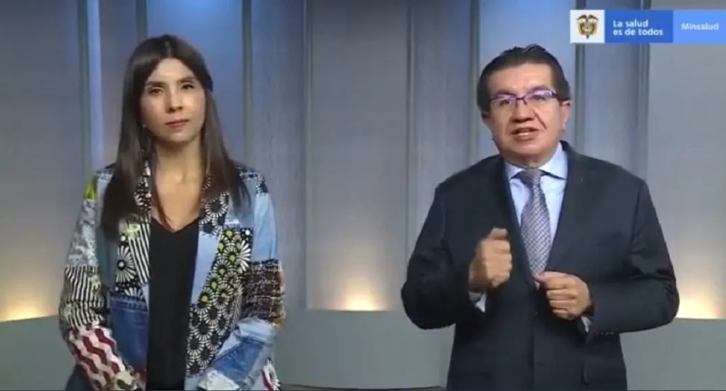 La ministra de educación, María Victoria Angulo y el ministro de salud, Fernando Ruiz, anunciando el regreso al 100 % de la presencialidad en centros educativos del país