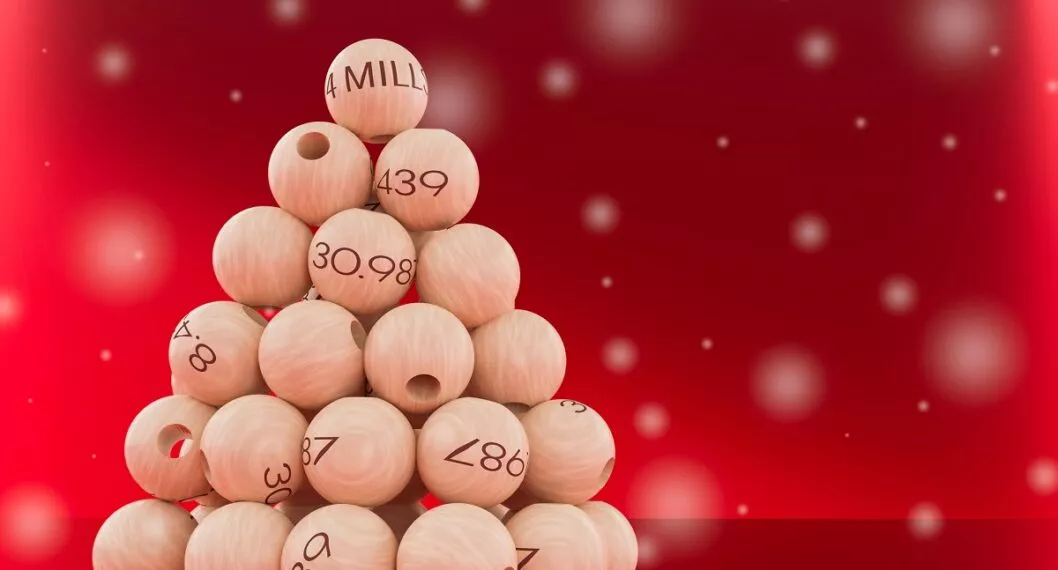 Balotas de lotería en forma de pirámide, apropósito del último sorteo de Loterías de Cruz Roja y Huila diciembre 21