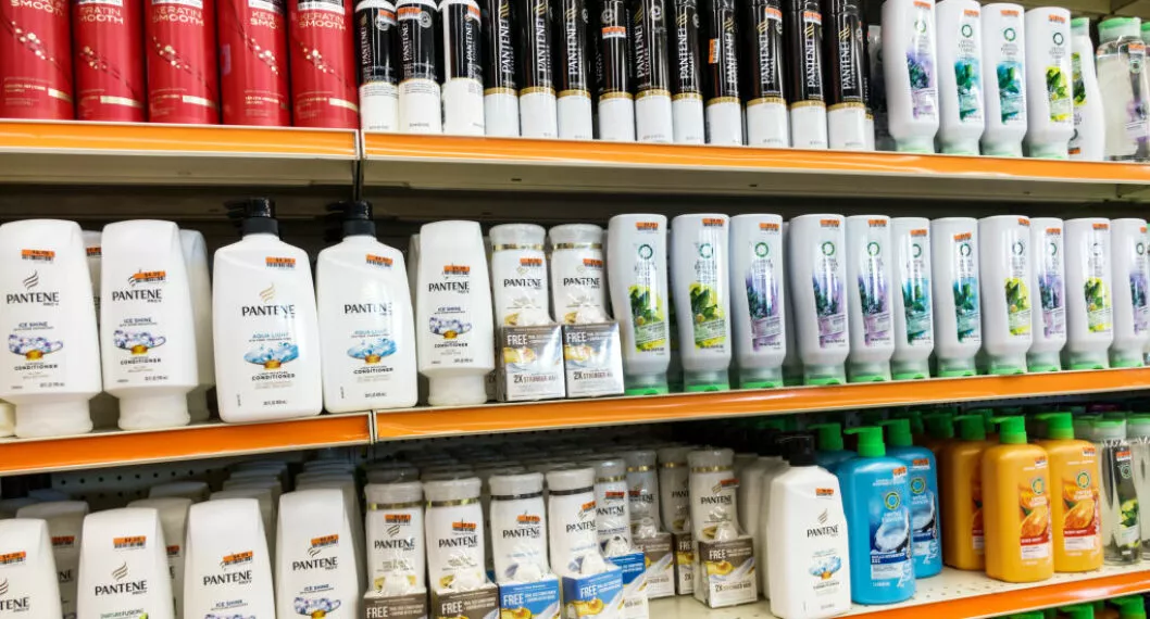 P&G envió una alerta a sus minoristas y compradores al identificar la presencia de Benceno en latas de aerosol de champús secos y acondicionadores.