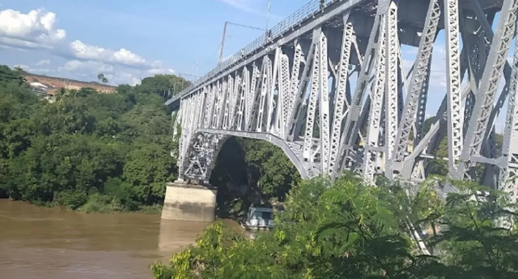 Niño murió al caer al río Magdalena desde puente que une a Girardot y Flandes