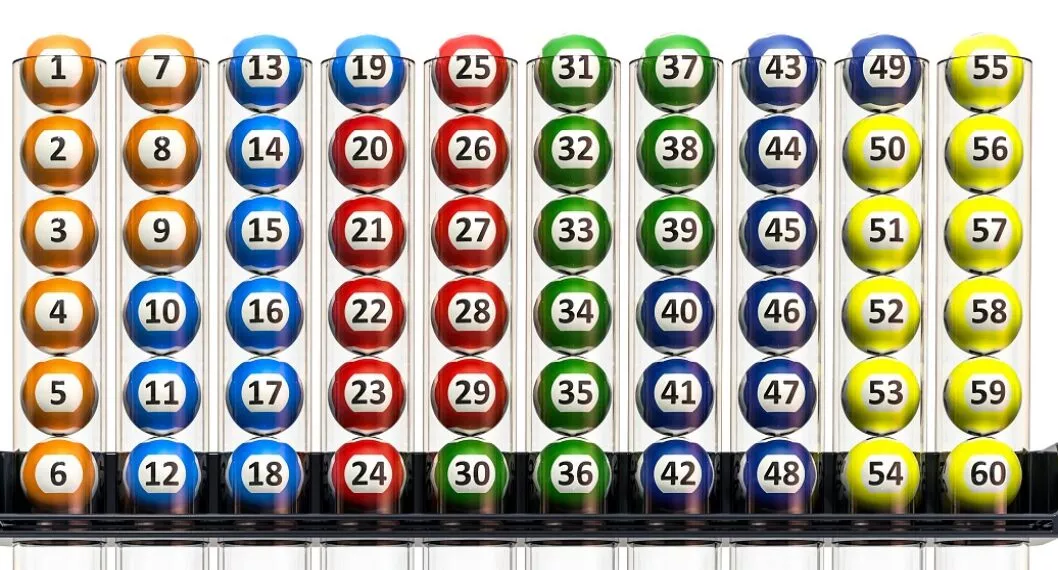 Bolas de las loterías ilustran notas sobre loterías que jugaron este 27 de diciembre