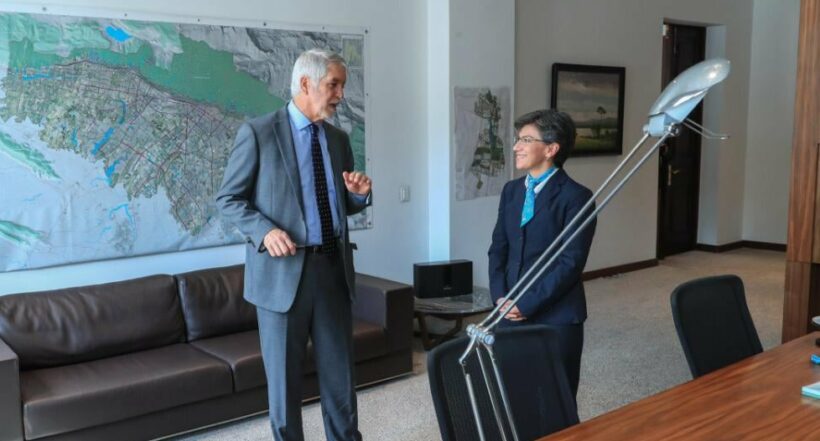 Enrique Peñalosa y Claudia López, días antes del cambio de alcaldía.