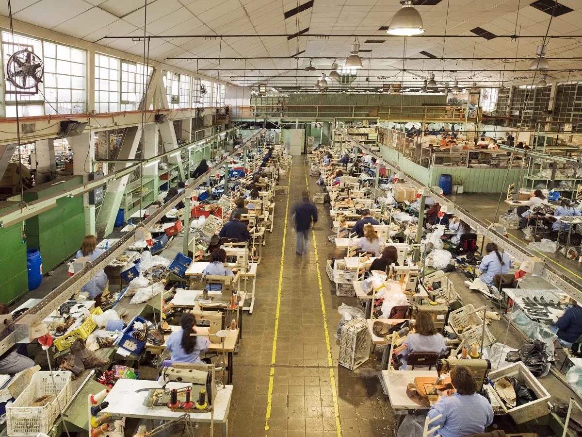 Imagen de fábrica que ilustra nota; En India, trabajadores de Zara, Puma y Nike dicen que no les pagan