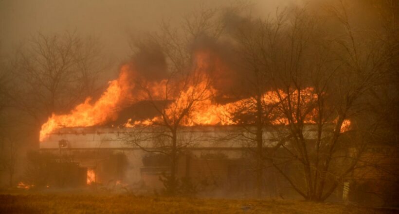 Casas destruidas y miles de personas evacuadas por incendio en Colorado (EEUU)