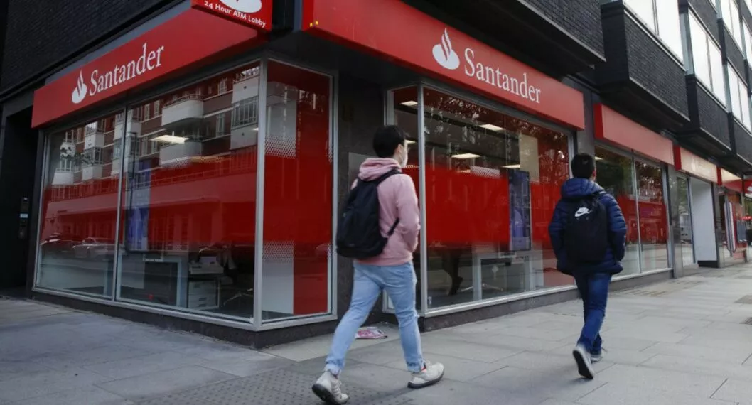 Banco Santander en Reino Unido transfiere por erros millones a miles de clientes