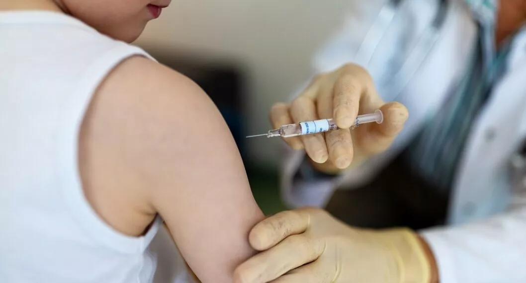 Imagen de vacuna que ilustra nota; COVID-19: autorizan tercera dosis para menores de 15 años en EE. UU.