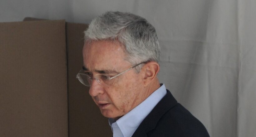 Imagen de Álvaro Uribe, que critica a Comisión de la Verdad por gran presupuesto