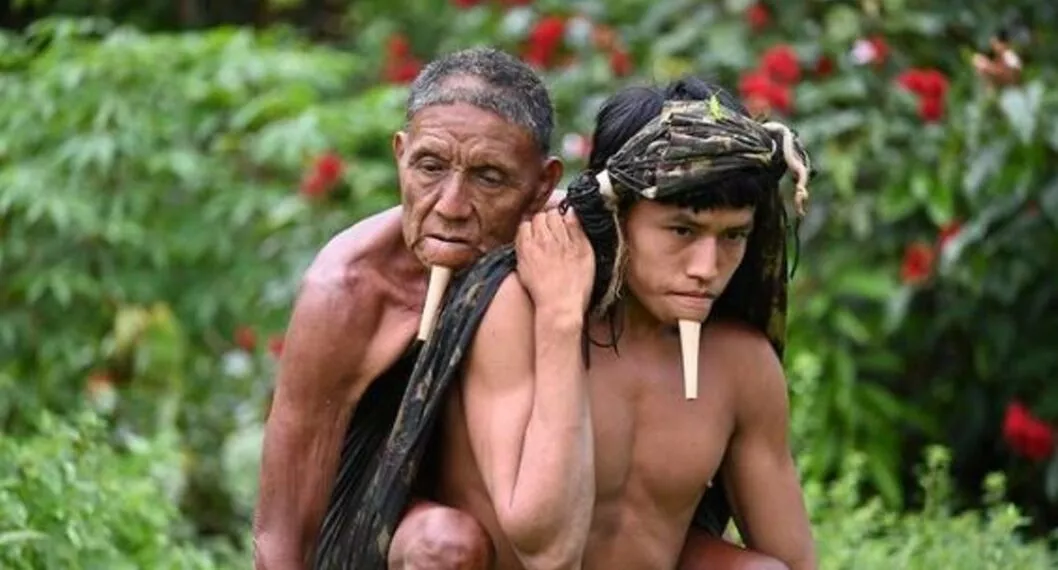 Indígena del Amazonas cargó a su papá por 6 horas para que le pusieran la vacuna